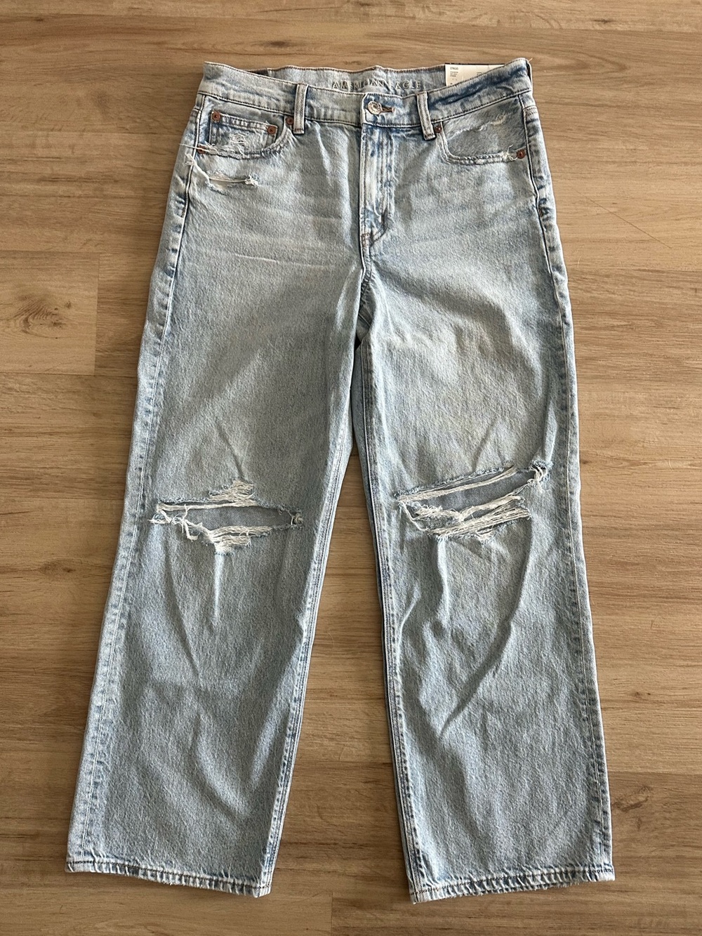 🔸AE Strigid Ripped High-Waisted Stovepipe Jean